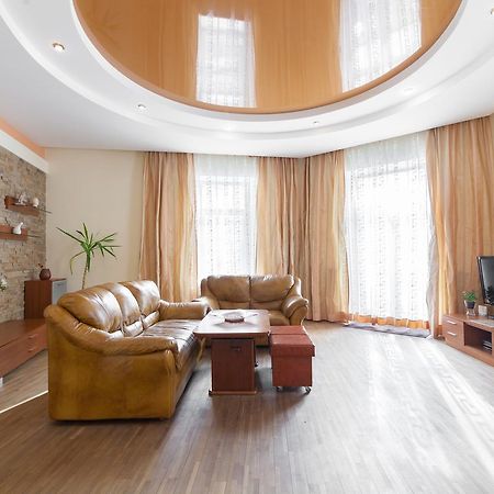 Апартаменты Двухкомнатные Для 6Х Около Парка В Центре Lviv Extérieur photo