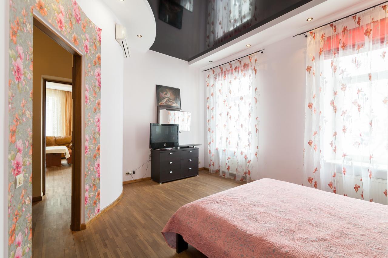 Апартаменты Двухкомнатные Для 6Х Около Парка В Центре Lviv Extérieur photo